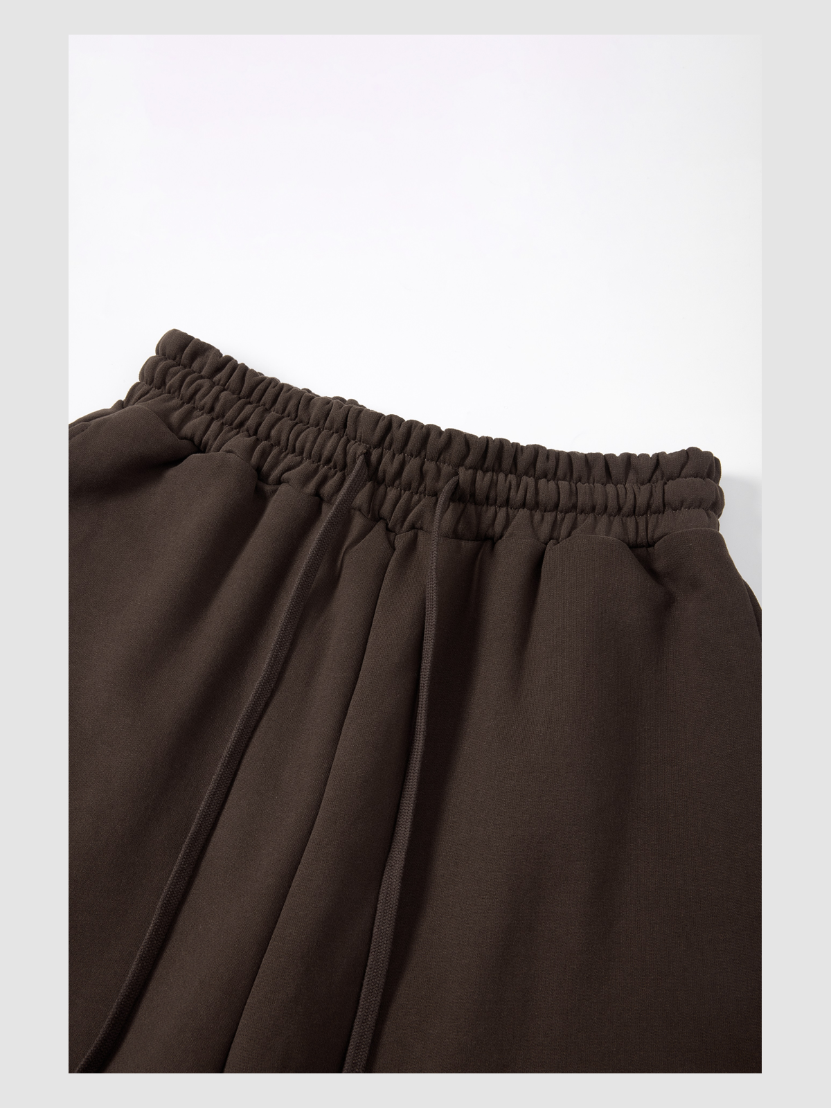 Men’s 400 GSM Cotton Wide-Leg Bermuda Sweat Shorts — detail Men's 400 GSM Cotton Wide-Leg Bermuda Sweat Shorts — detail