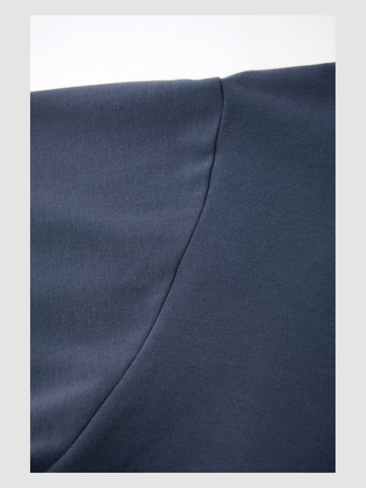 Men’s 280 GSM Cotton-Modal Curved-Sleeve Boxy Long-Sleeve T-Shirt — detail Men's 280 GSM Cotton-Modal Curved-Sleeve Boxy Long-Sleeve T-Shirt — detail